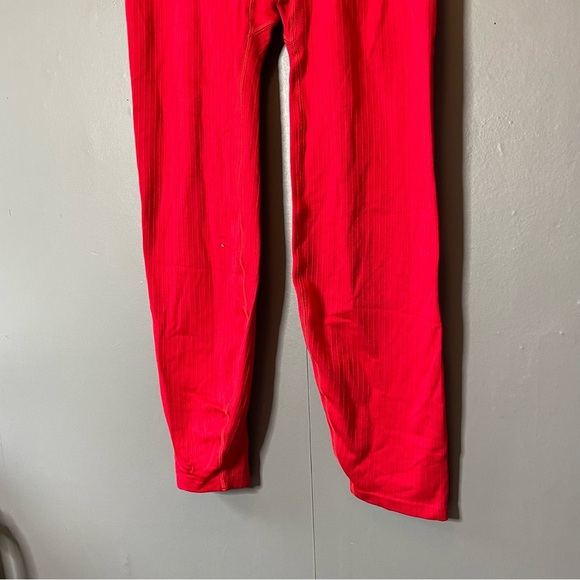 Victoria’s Secret PINK red compression leggings 21” size medium - Picture 4 of 11